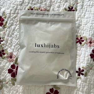 NWT IVORY HIJAB UNDERCAP WITH CLIPS NONSLIP